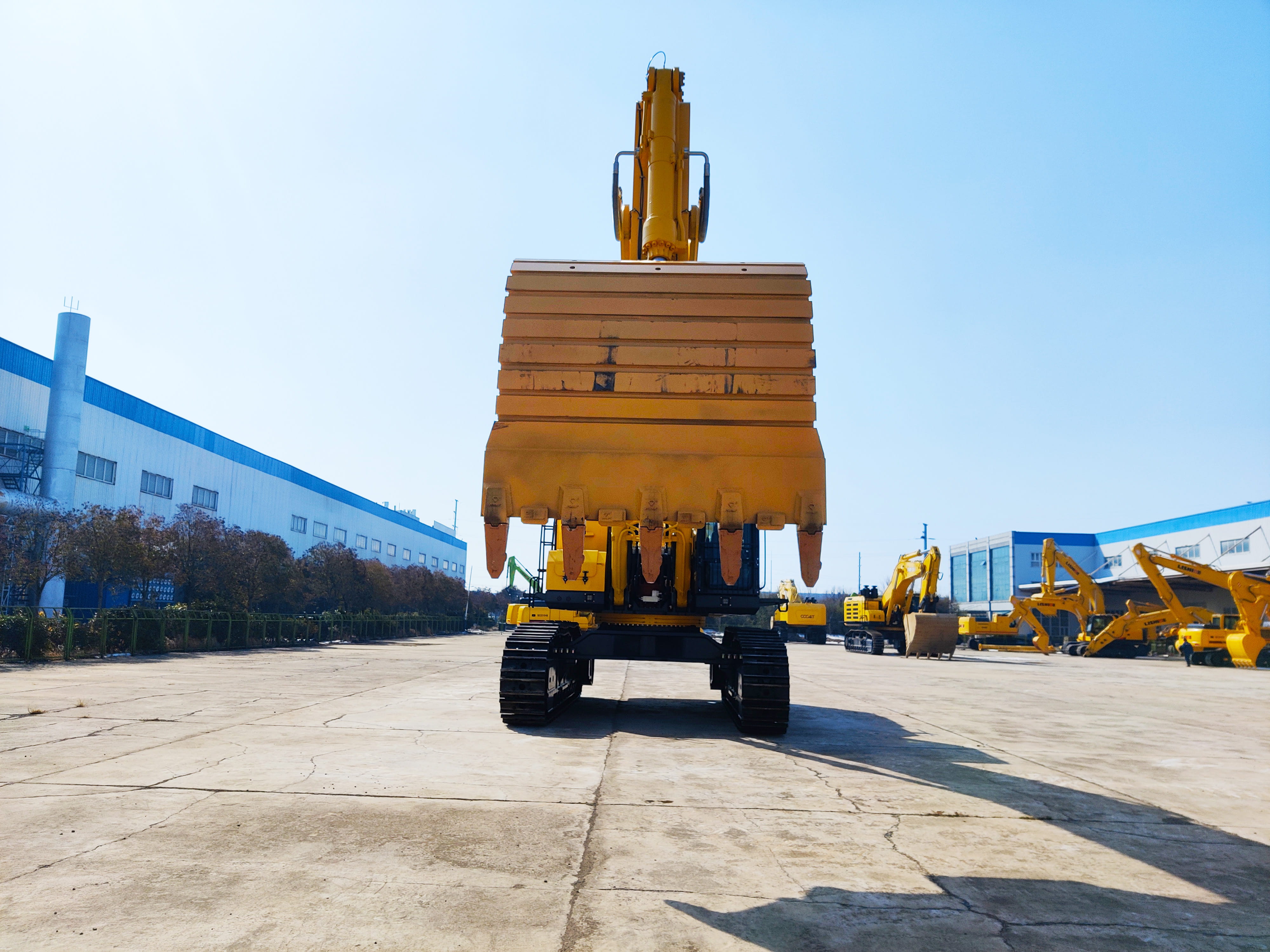 CHINA MINING EXCAVATOR.jpg