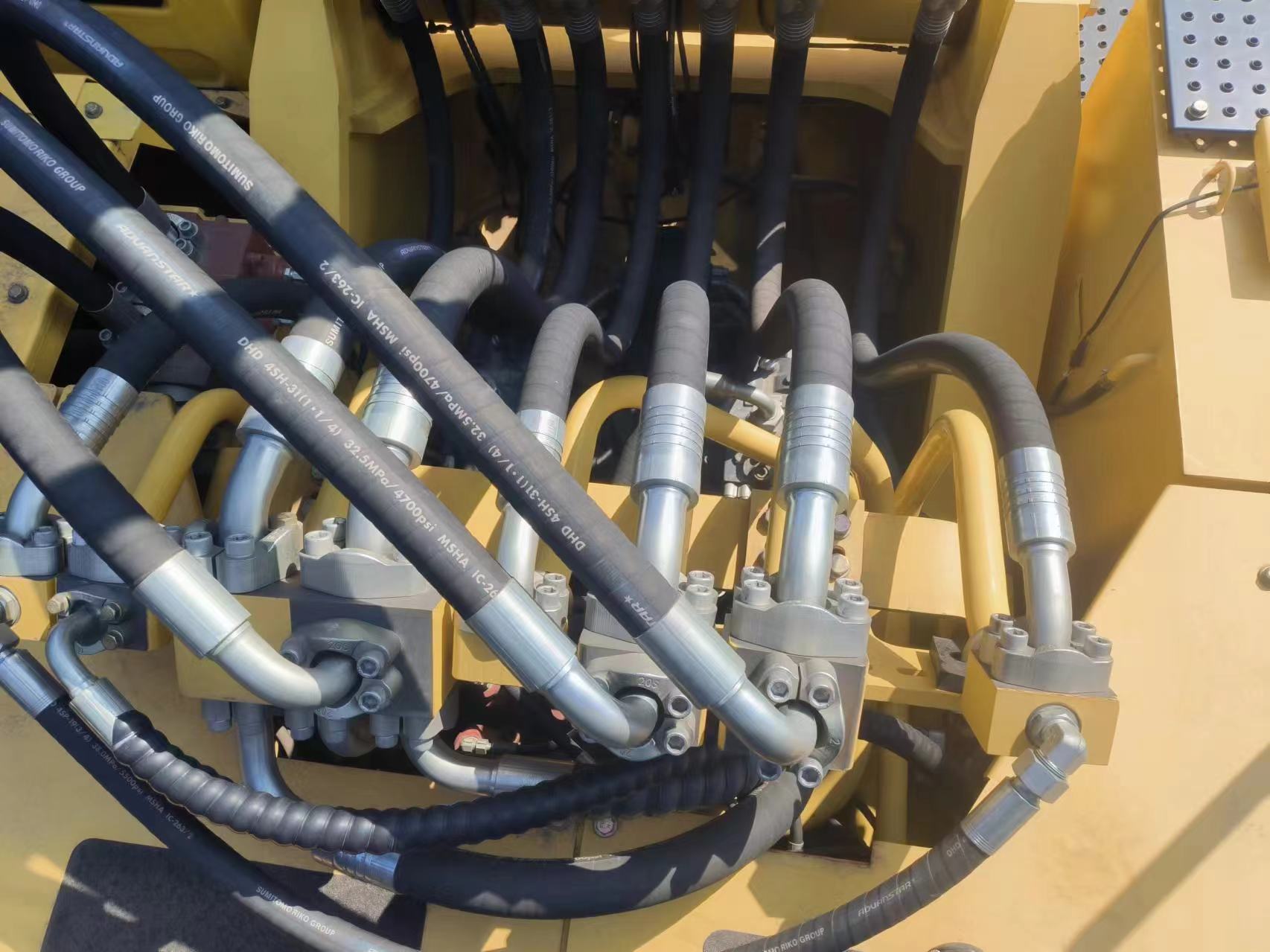 CRAWLER EXCAVATOR FACTORY.jpg